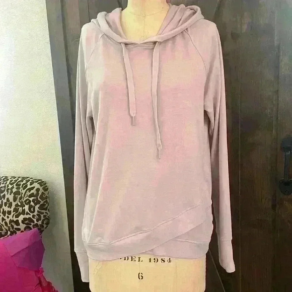 90 Degree By Reflex Tops - 90 Degree by Reflex Hoodie. Size M